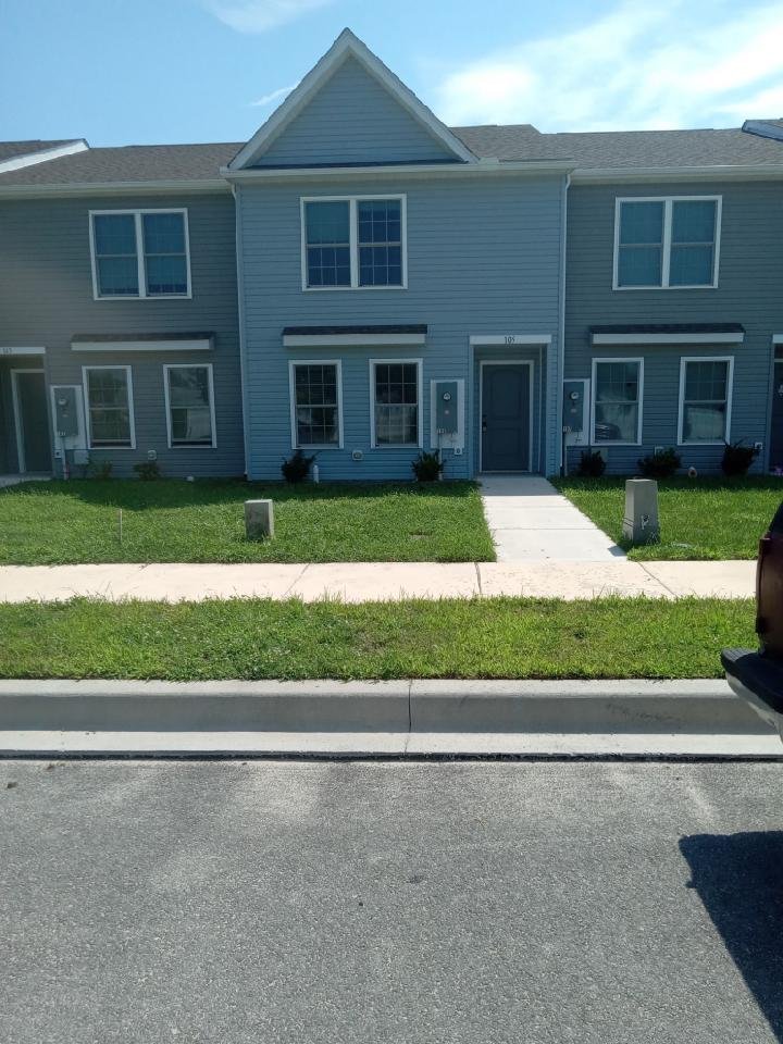 Dover House: 105 Rojan Rd