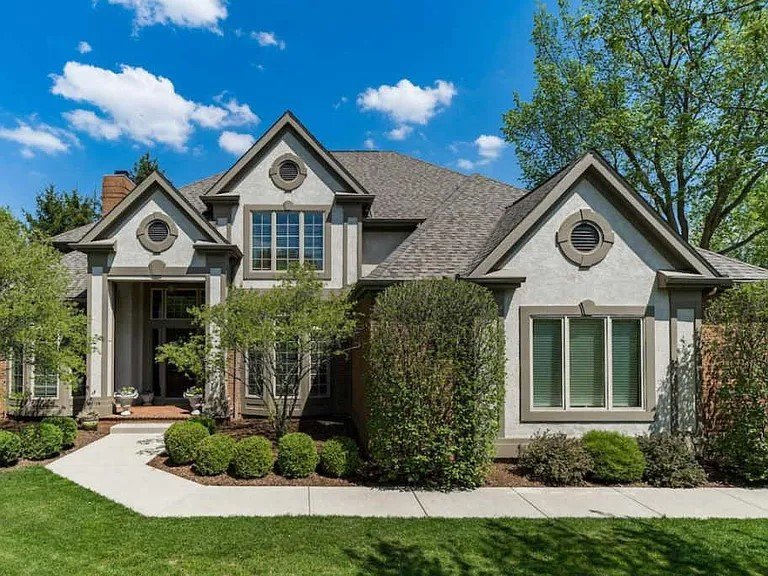 Dublin House: 8034 Balmoral Ct