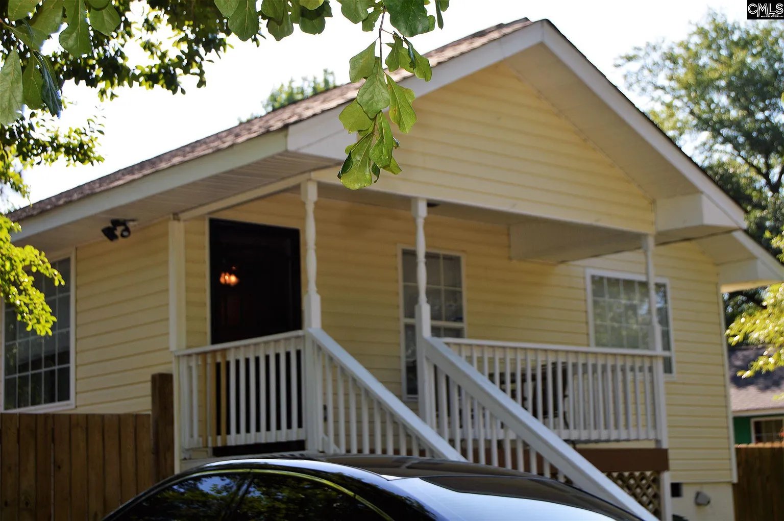 Columbia House: 700 Rosedale Arch