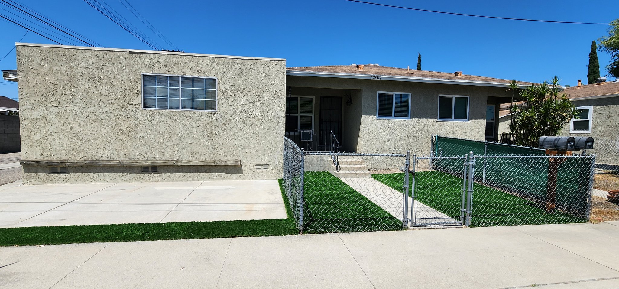 Burbank Multiplex: 2307 Kenmere