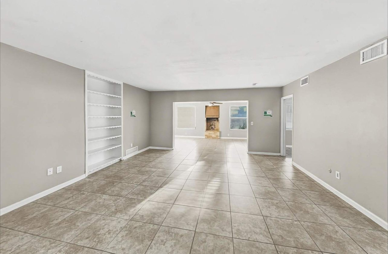 Largo House: 12160 Croft Dr