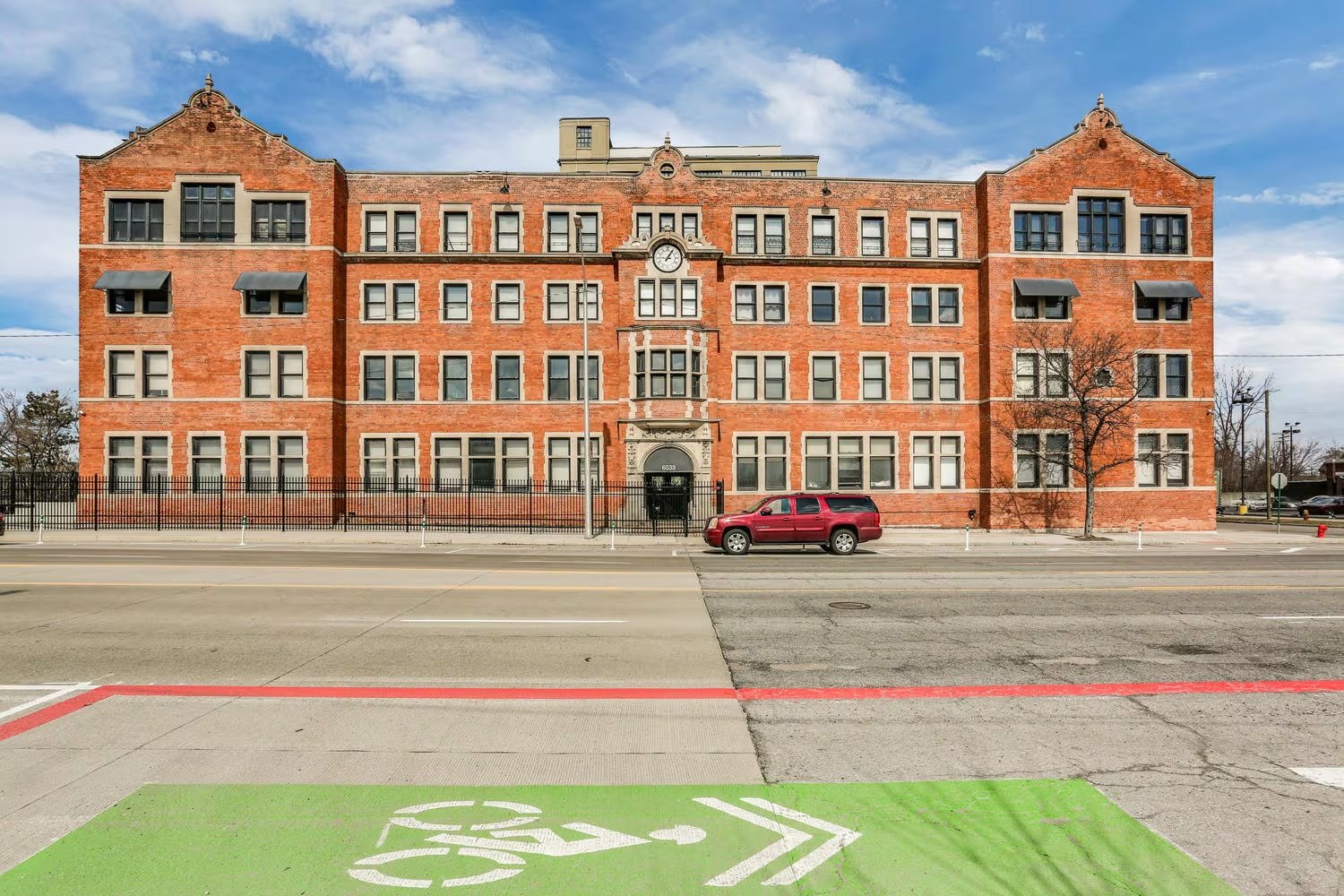 Detroit Condo: 6533 E Jefferson Ave