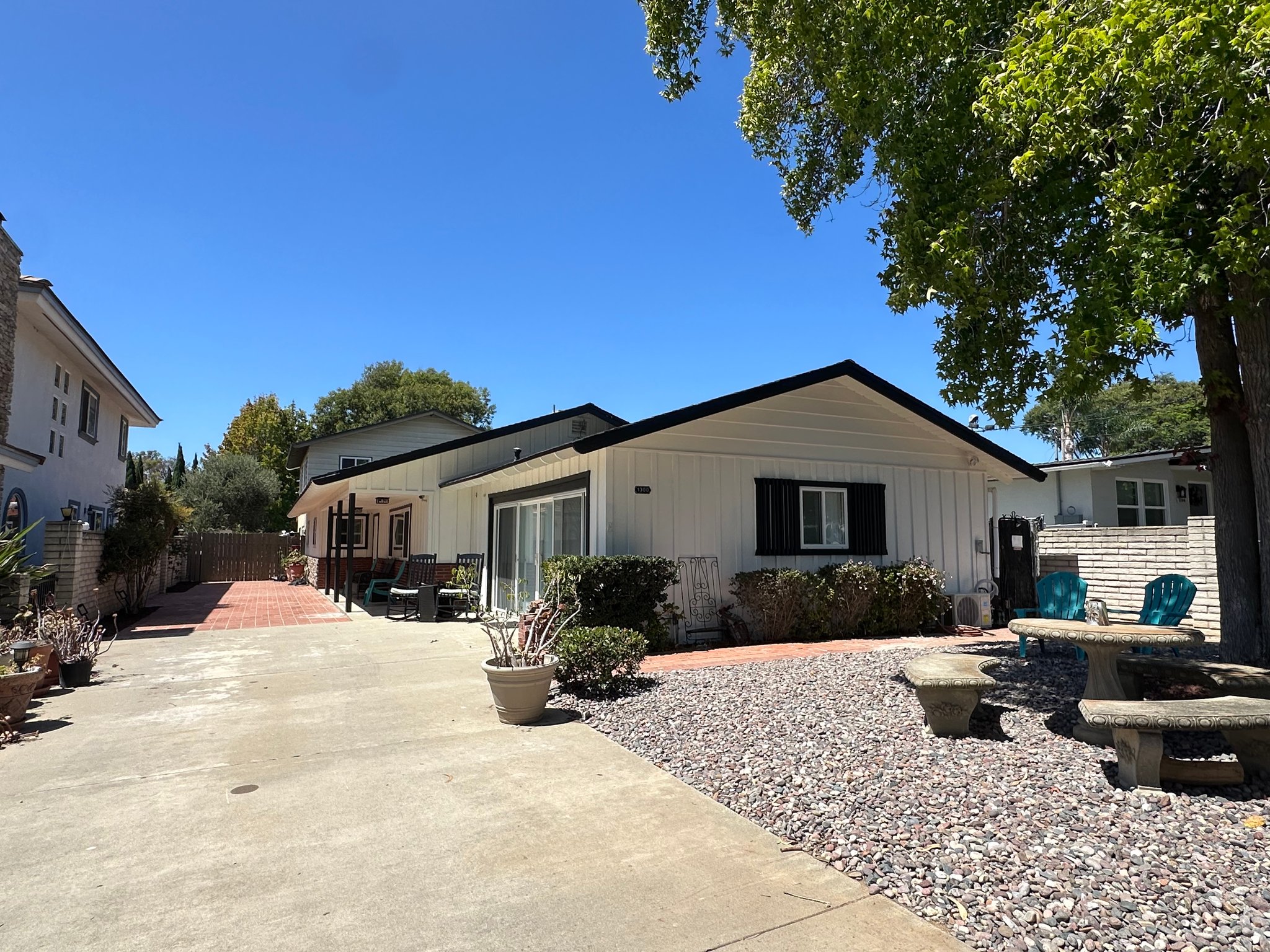 Carlsbad House: 1300 Oak Ave