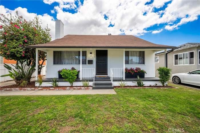Lakewood House: 6026 Oliva Ave