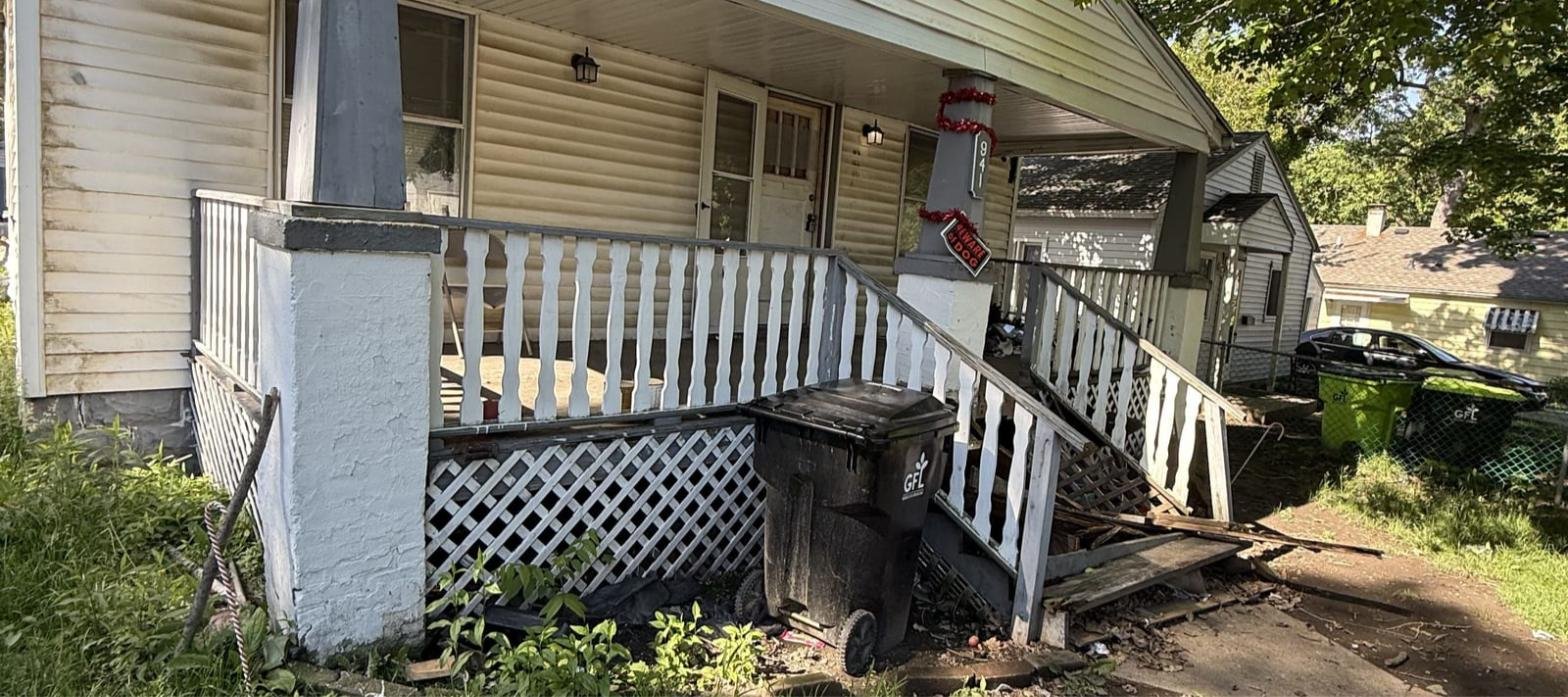 Decatur House: 941 W Waggoner St