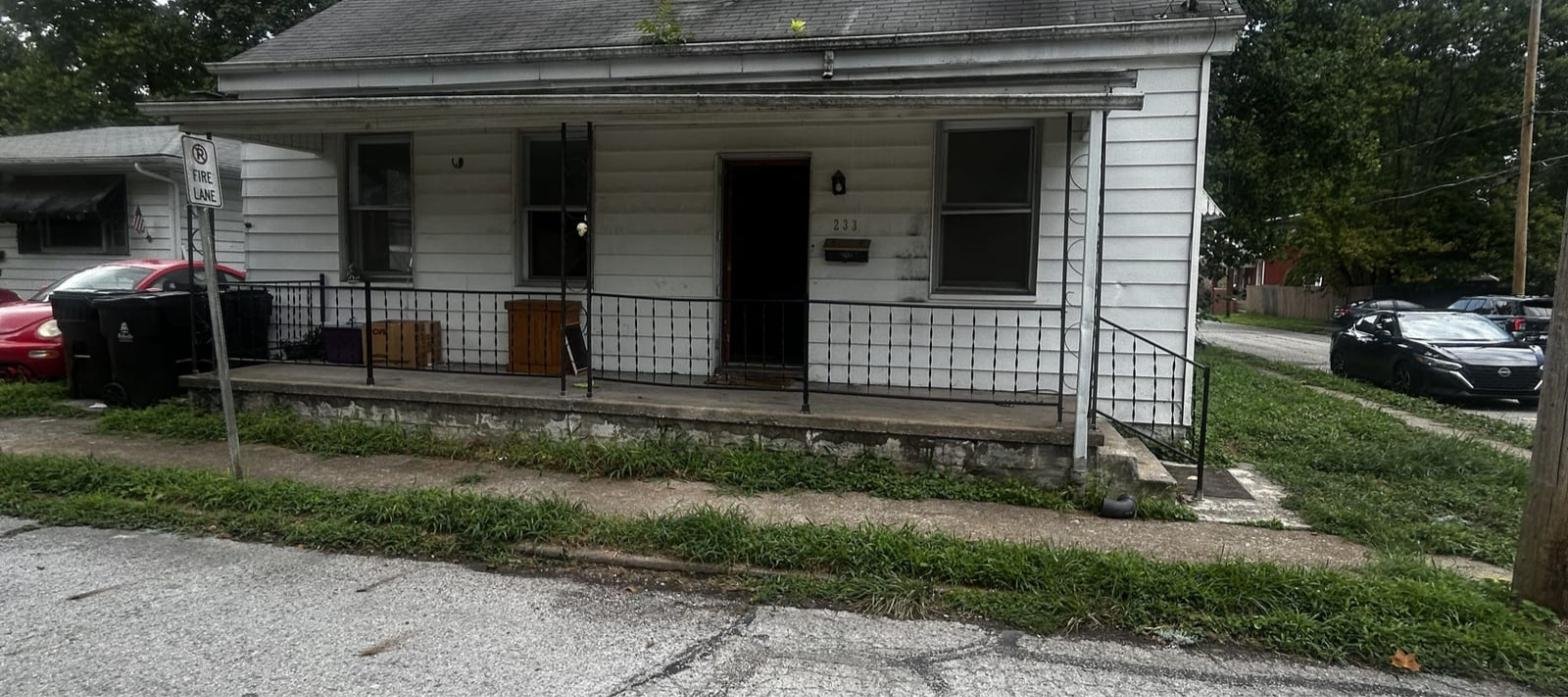 Belleville House: 233 N 11th St
