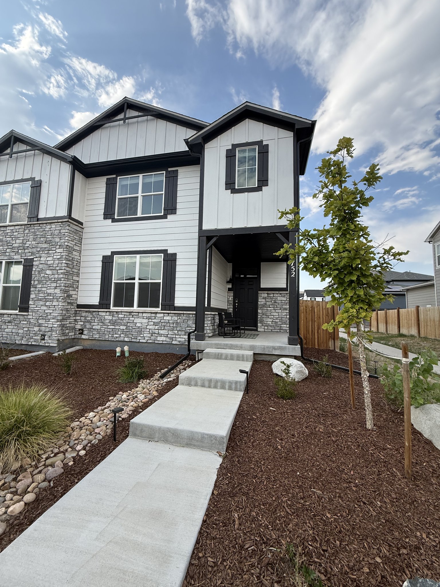 Aurora Townhome: 752 N Shawnee St