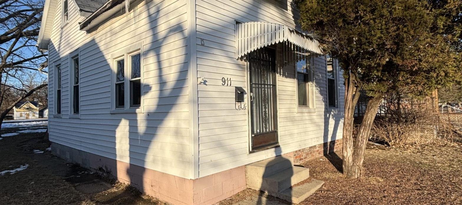 Peoria House: 911 W Hurlburt St