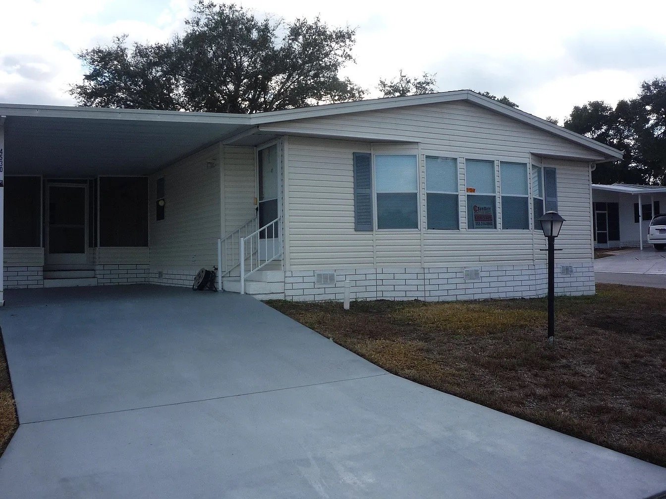Leesburg House: 4530 Skyline Dr