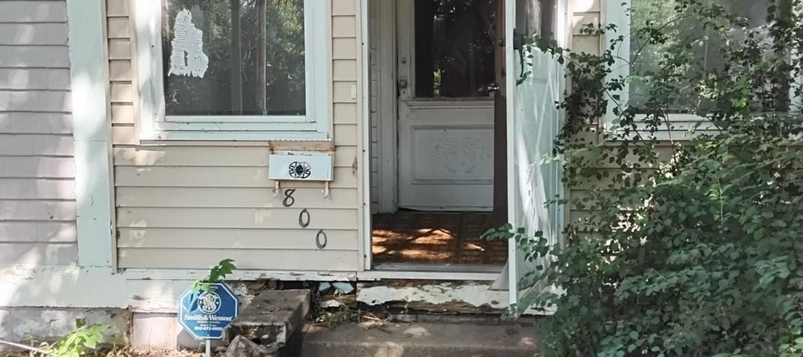 Peoria House: 800 S Greenlawn Ave