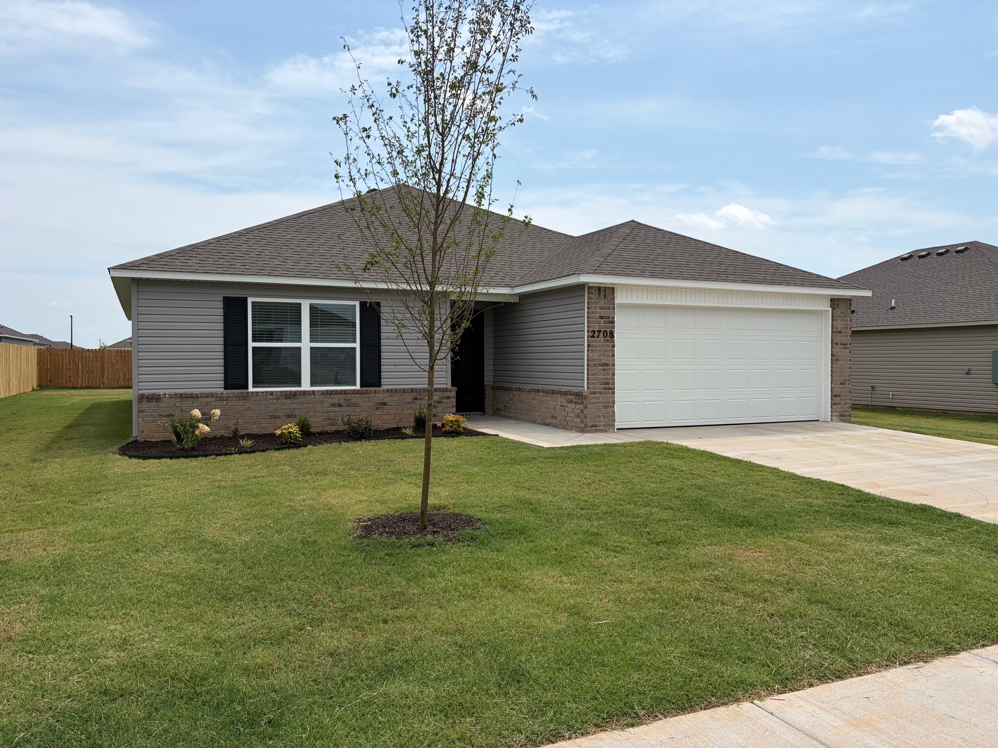 Pea Ridge House: 2708 Major St