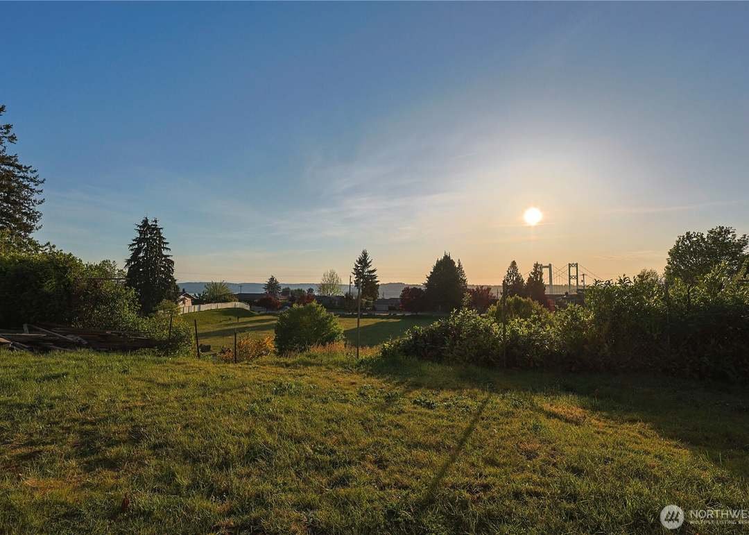 tacoma House: 1310 n heatherwood w