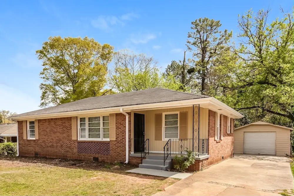 Decatur House: 2121 Cherry Ln