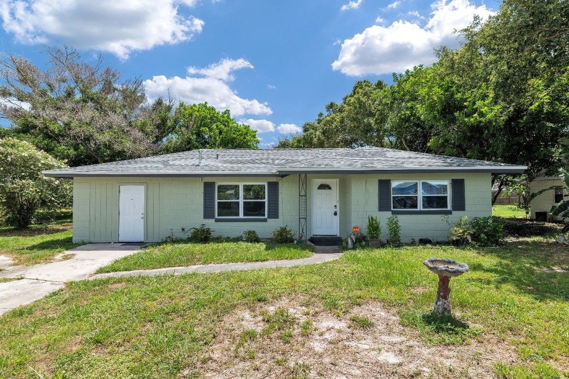 Fort Pierce House: 202 Essex Dr