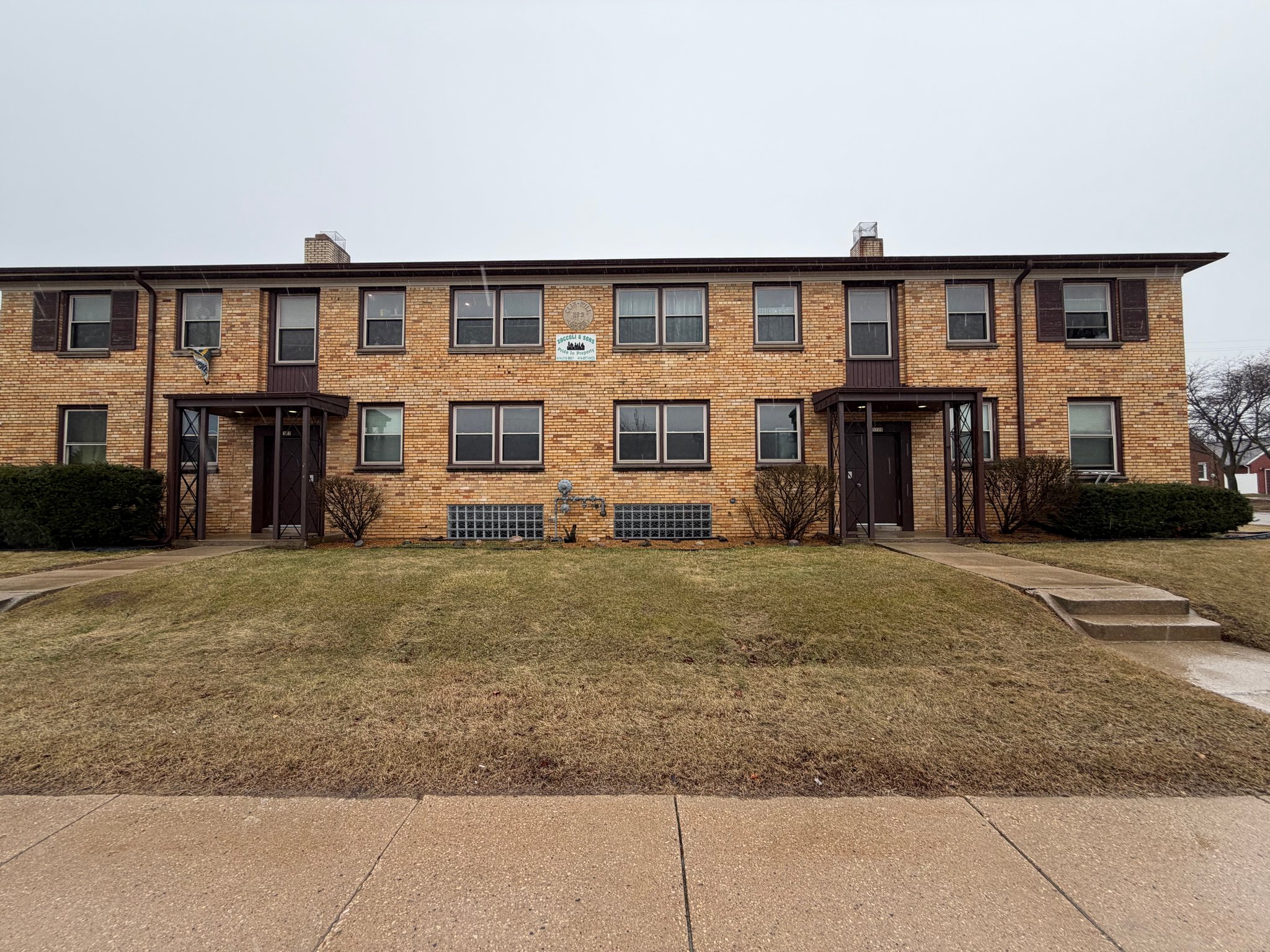 West Allis Apartment: 5729 W Lincoln Ave
