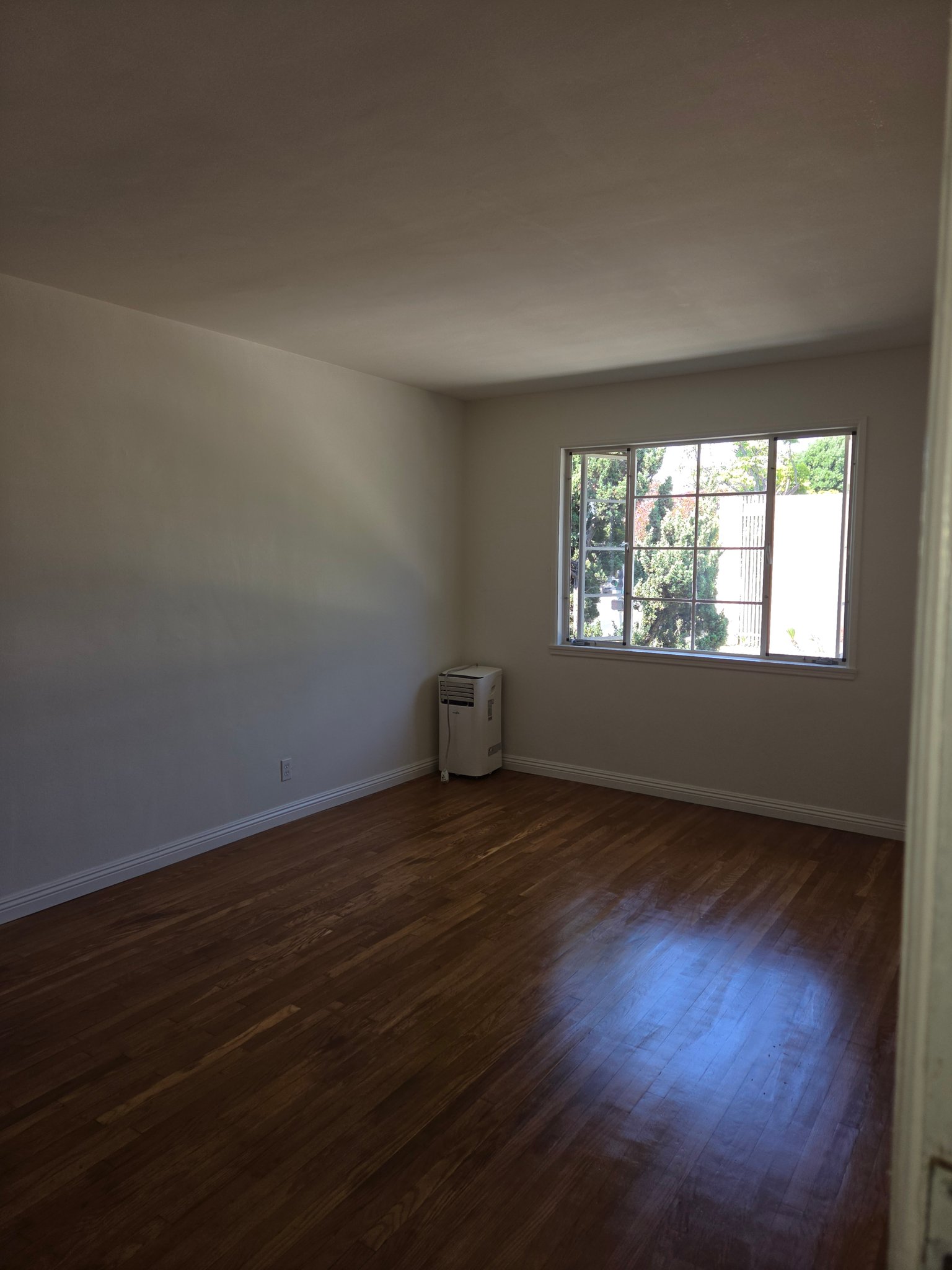 Pasadena Apartment: 665 Cordova St