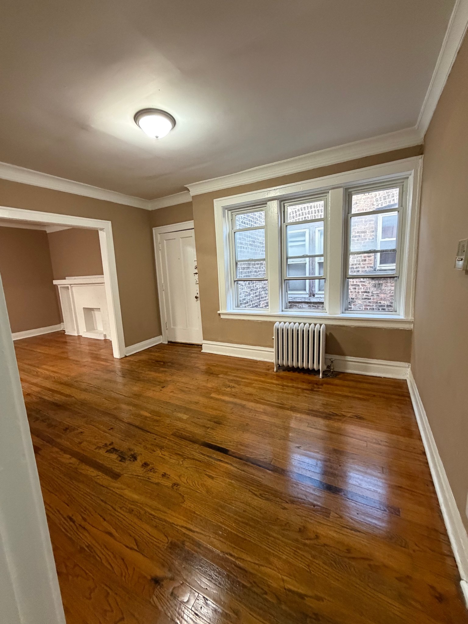 Chicago Apartment: 2843 W Berteau Ave