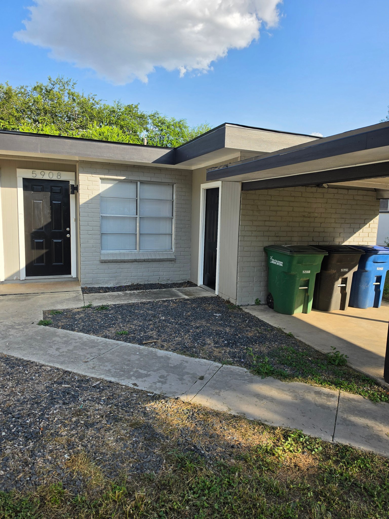 San Antonio House: 5906 Deer Horn Drive