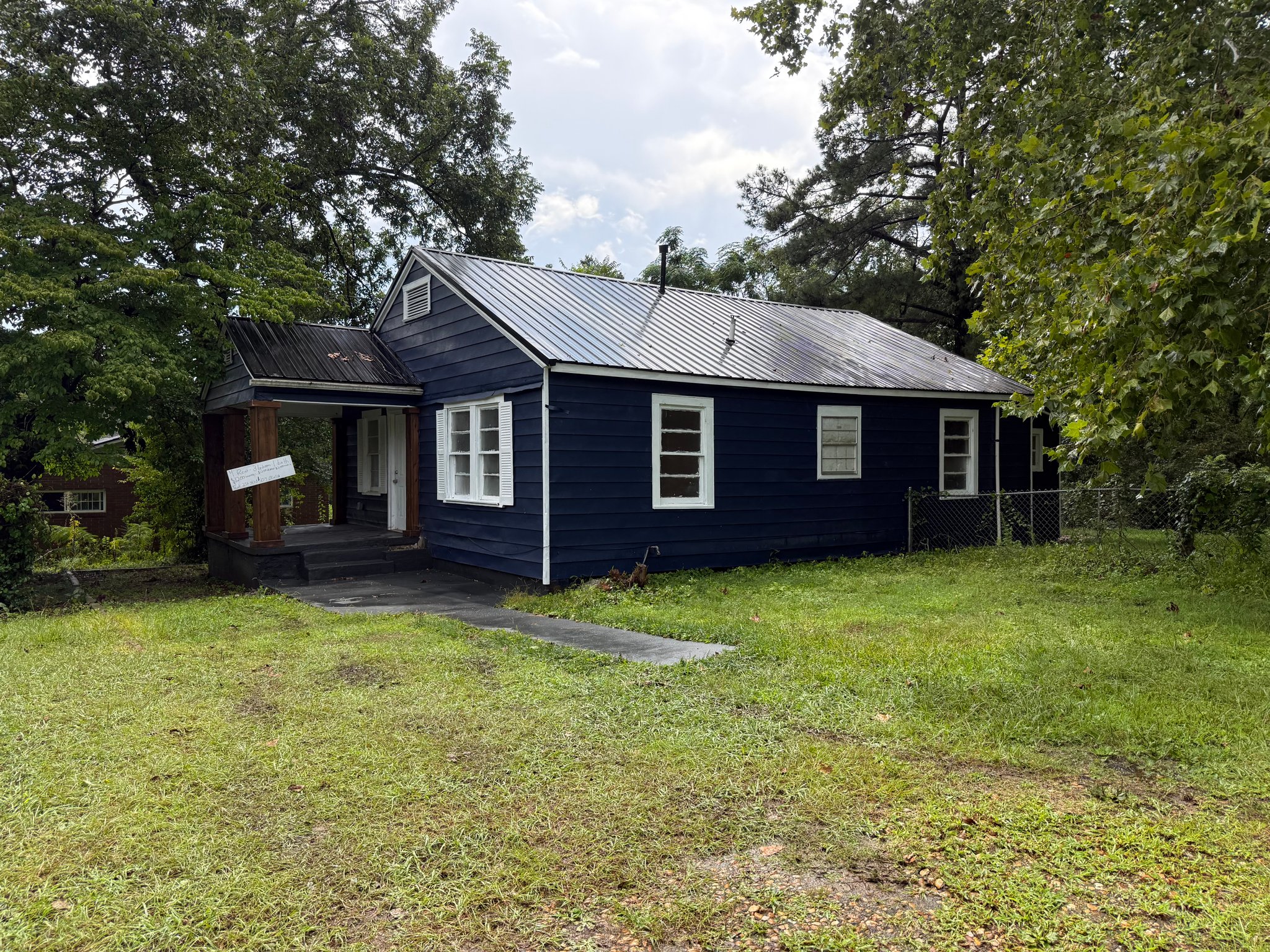 Anniston House: 4906 Saks Rd