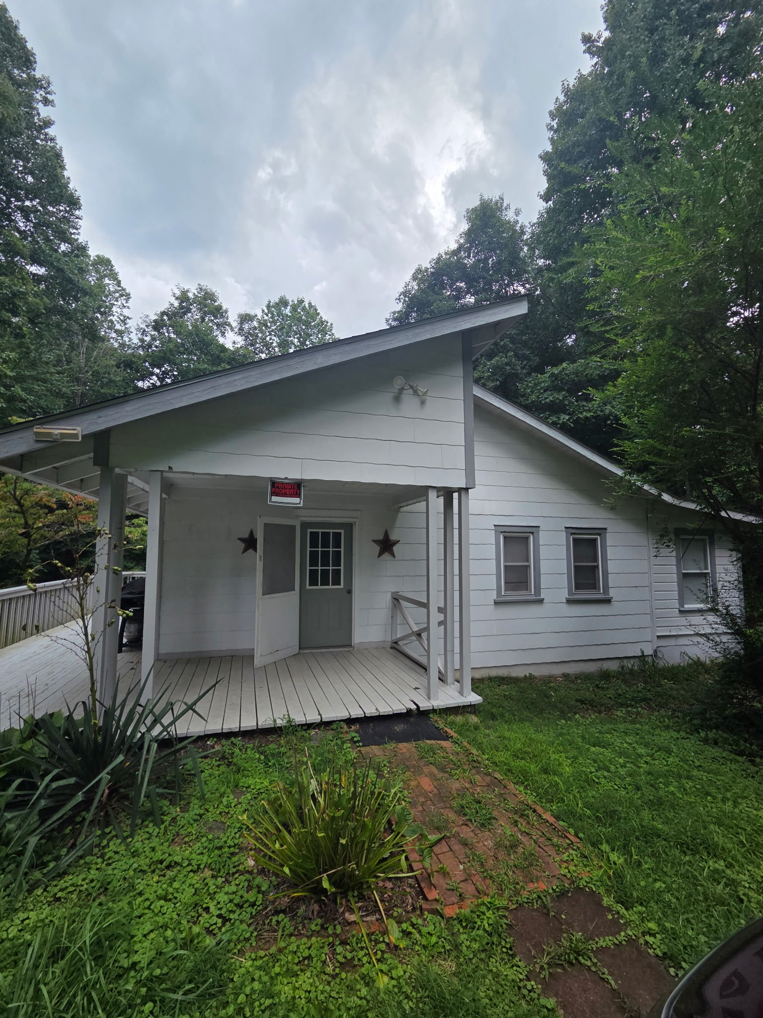 Flat Rock House: 3381 greenville hwy