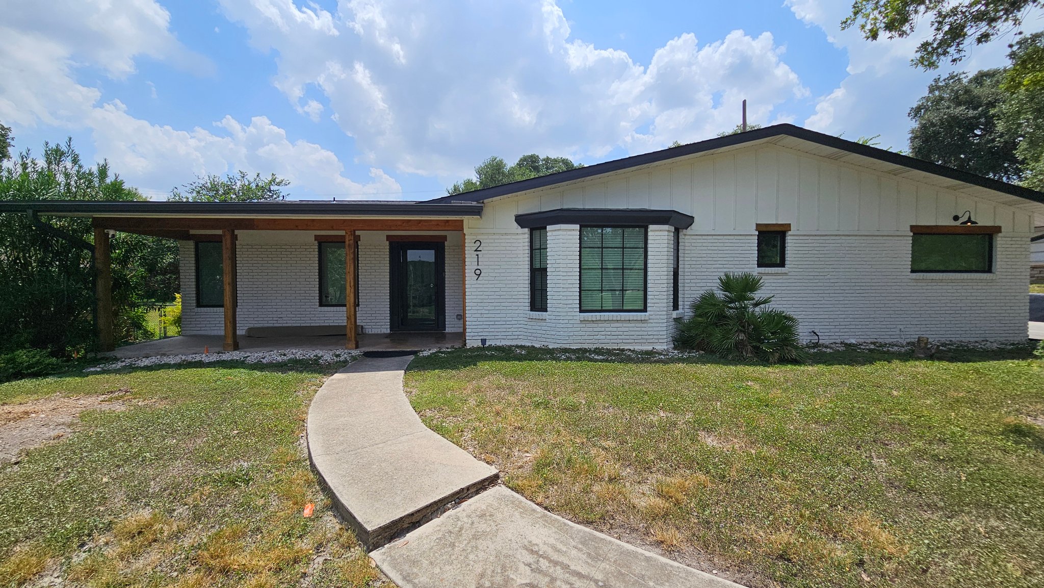 San Antonio House: 219 Edgevale Drive