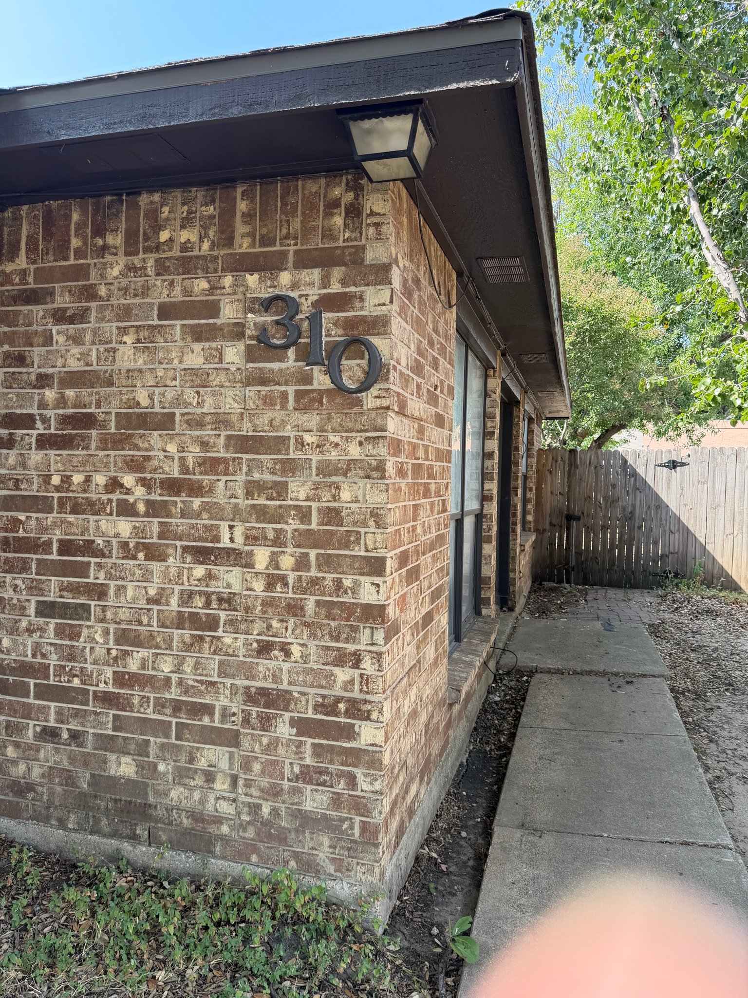 Grand Prairie House: 310 Gregory Lane