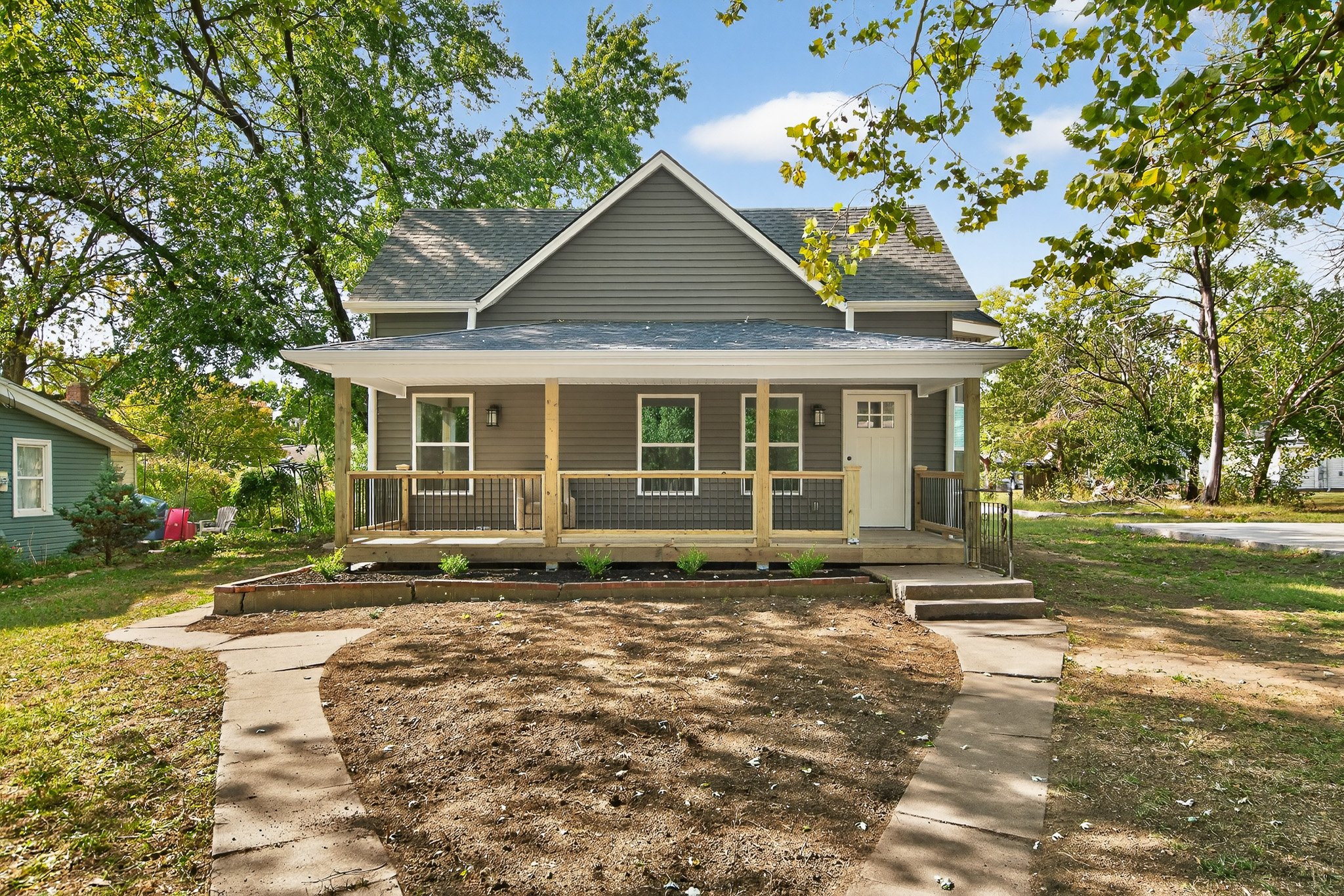Garden City House: 403 Main St