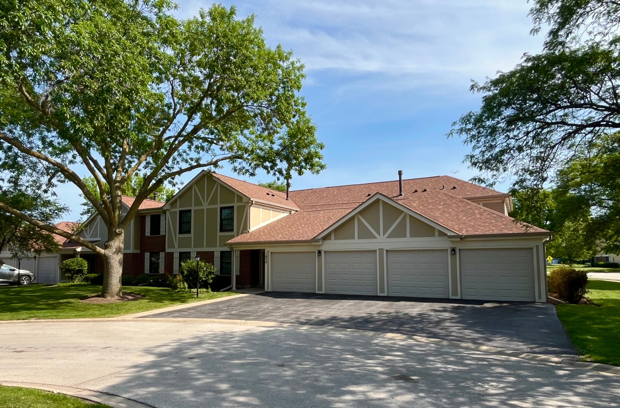 Wheeling Townhome: 1054 Deerpath Court