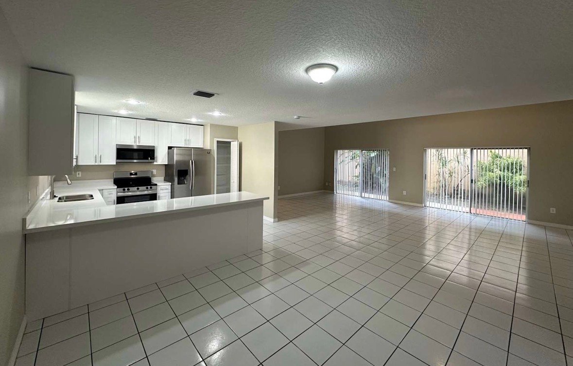Hialeah House: 8301 NW 194th Ter