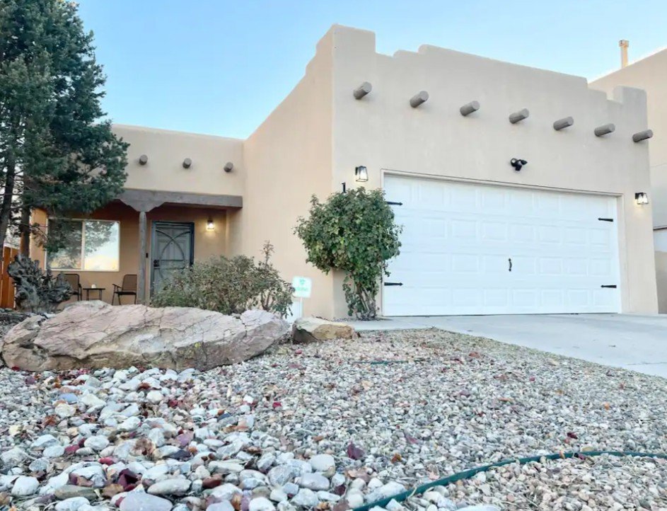 Albuquerque House: 1404 Vista Monte Dr NE