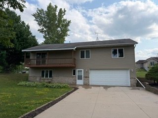 Lindstrom House: 13185 295th St