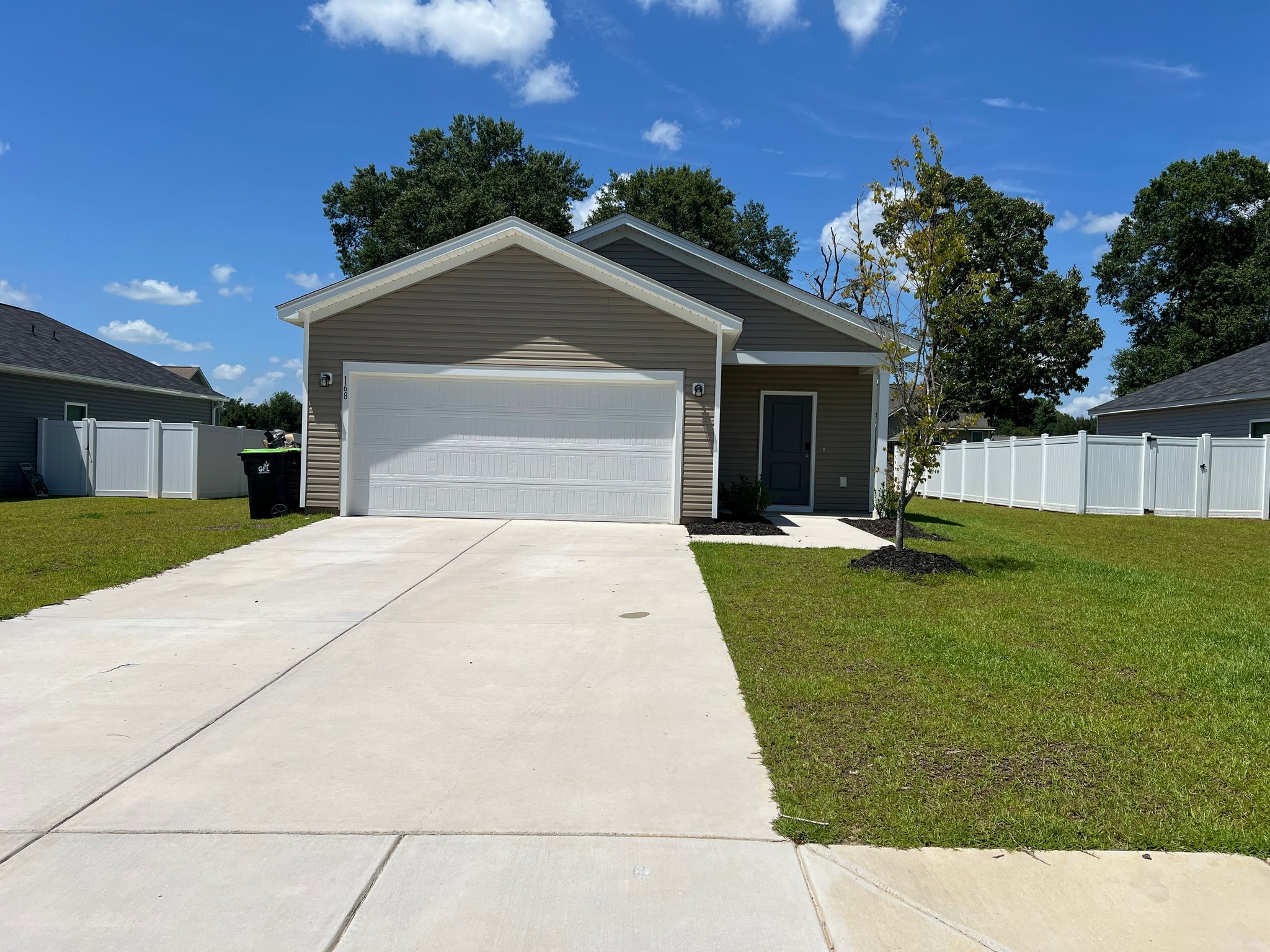 Richlands House: 168 N Squires Run Ln