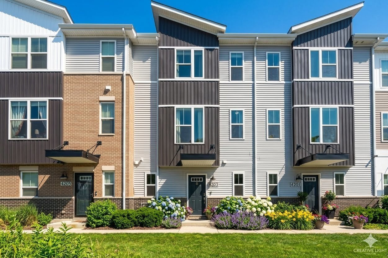 Aurora Townhome: 4203 calder ln