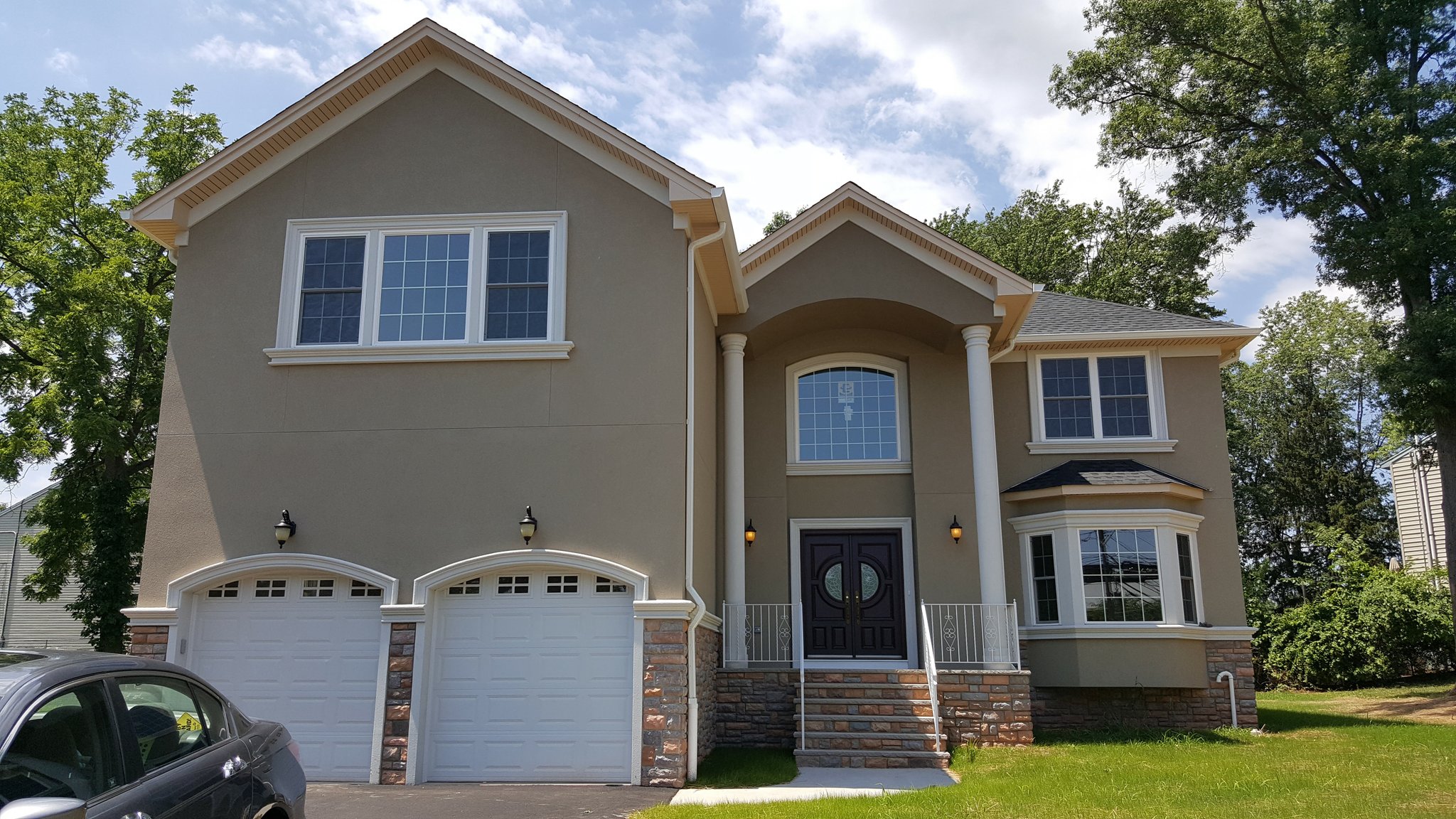 Iselin House: 21 Magnolia Rd