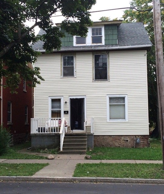Niagara Falls House: 907 Ferry Avenue