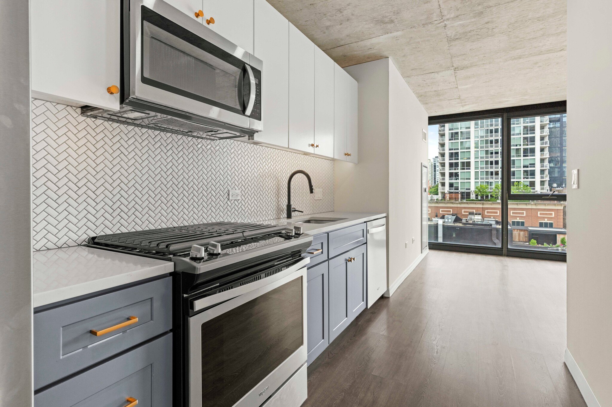 Chicago Condo: 677 North Wells St