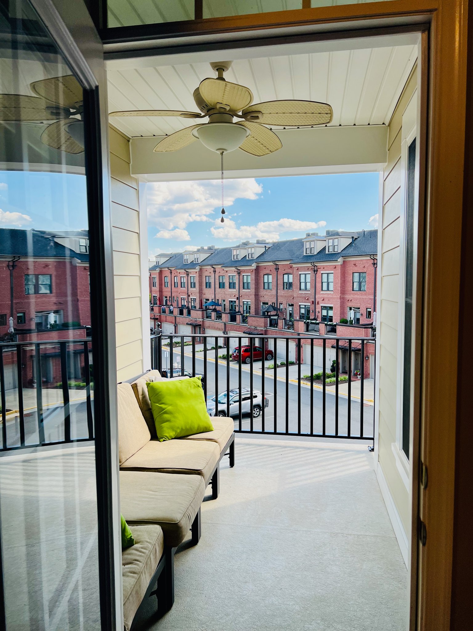 Leesburg Condo: 208 Murdoch Sq SE