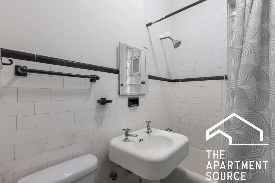 Berwyn Apartment: 3120 Oak Park Avenue #101 Berwyn, IL 60402