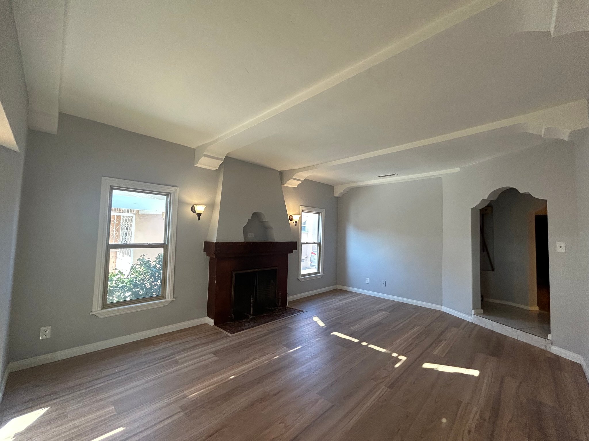 Inglewood House: 8214 S 3rd Ave