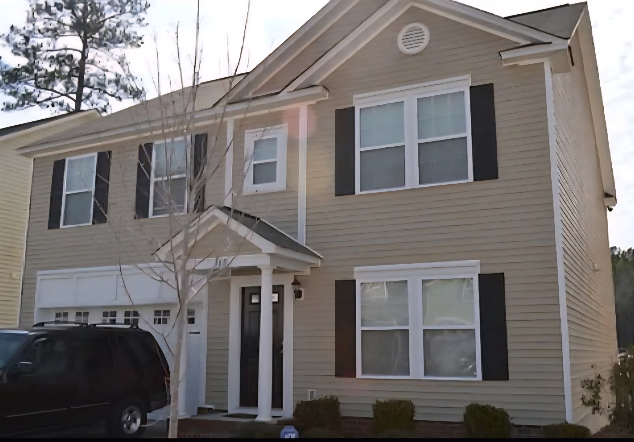 Columbia House: 389 Denman Loop