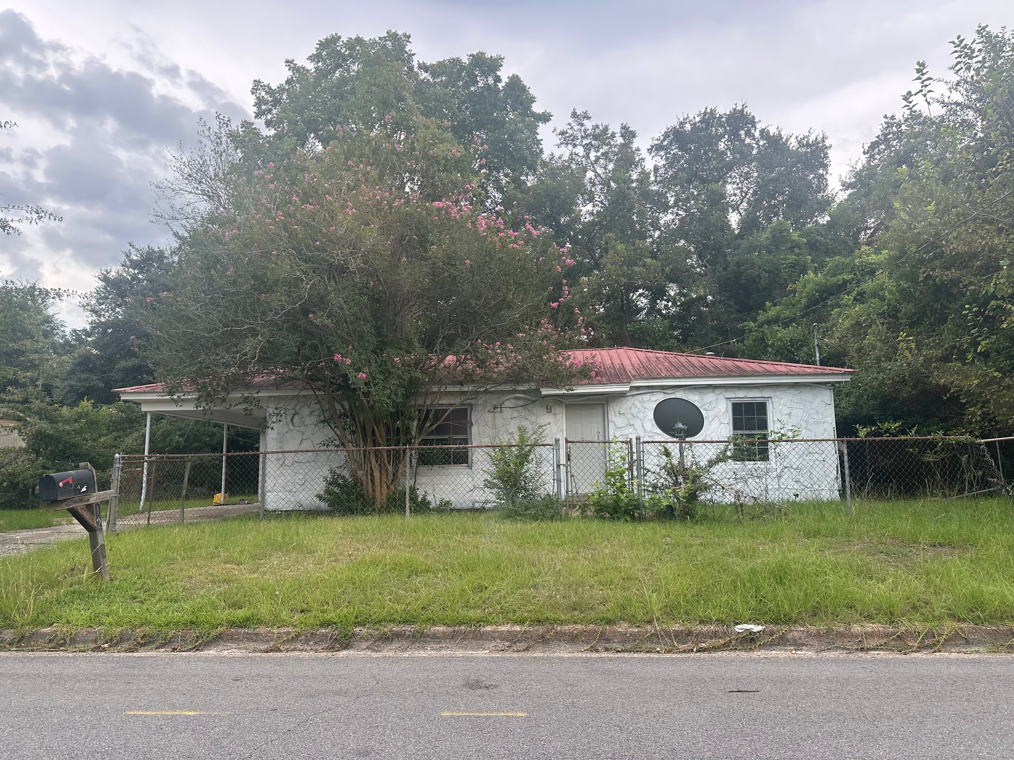 Albany House: 1208 E 2nd Ave