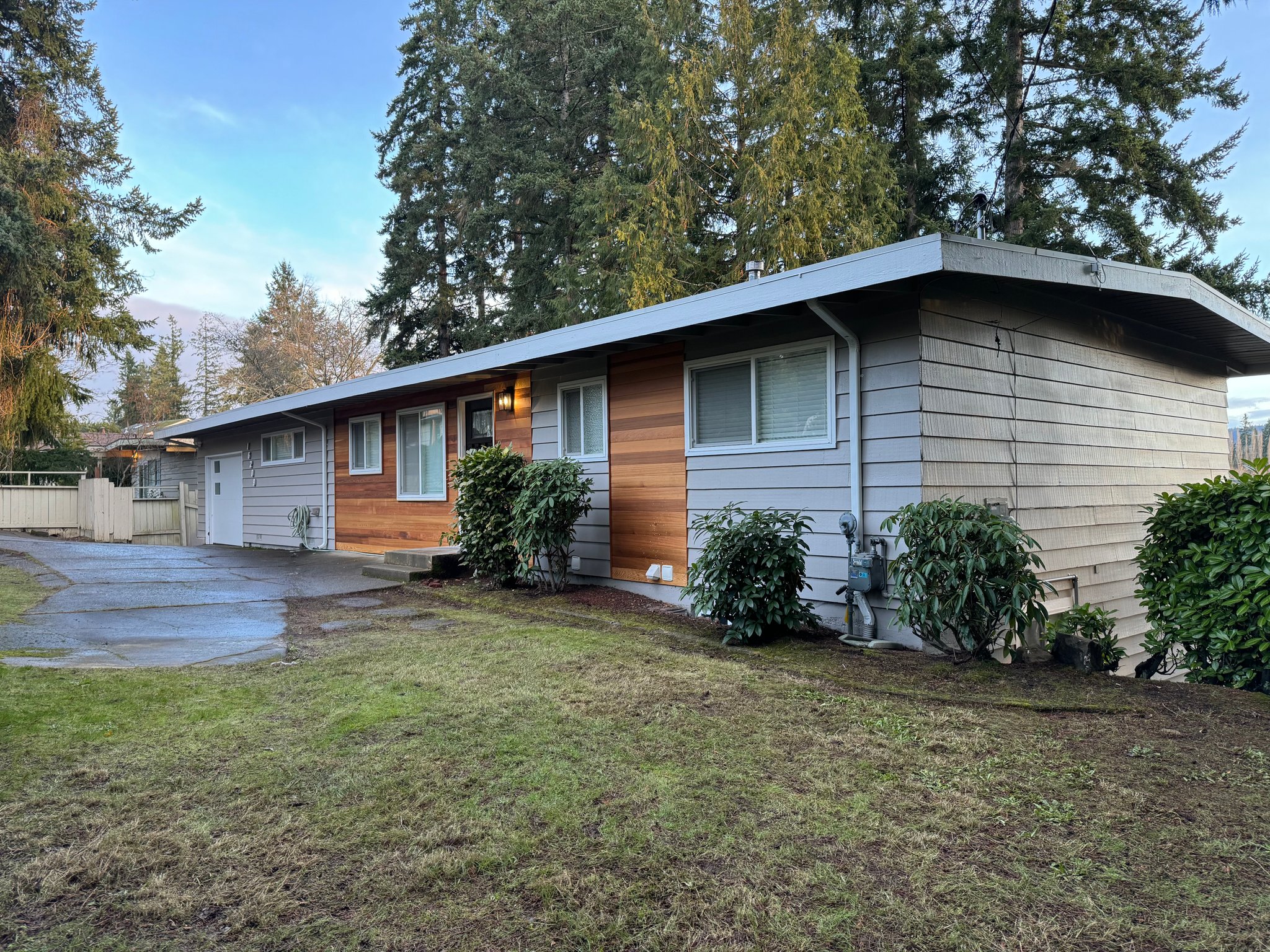 Bellevue House: 16209 Lake Hills Blvd