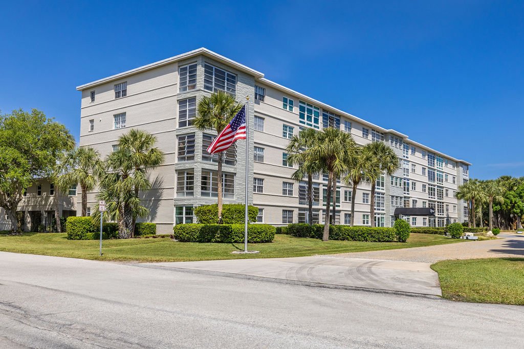 Vero Beach Condo: 2333 Indian River Blvd