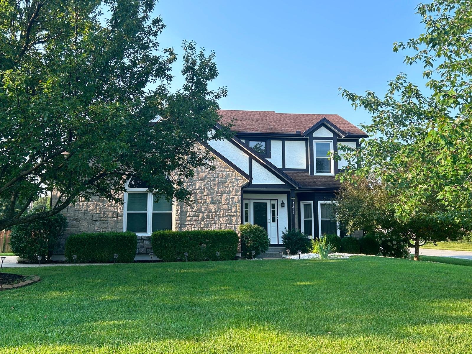 Overland Park House: 15317 Lowell Ave