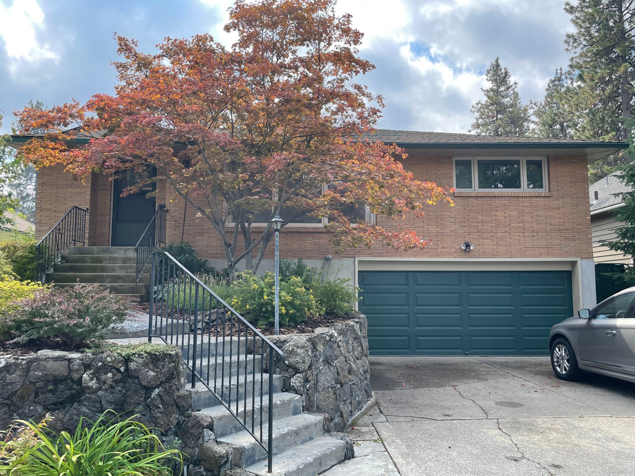 Spokane House: 223 W 22nd Ave