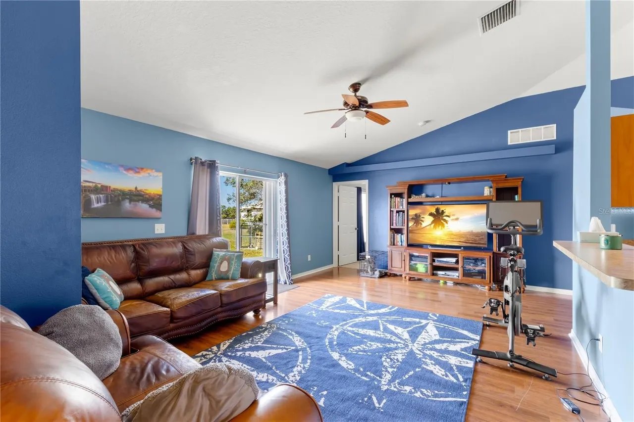 Palmetto House: 10607 Bud Rhoden Rd