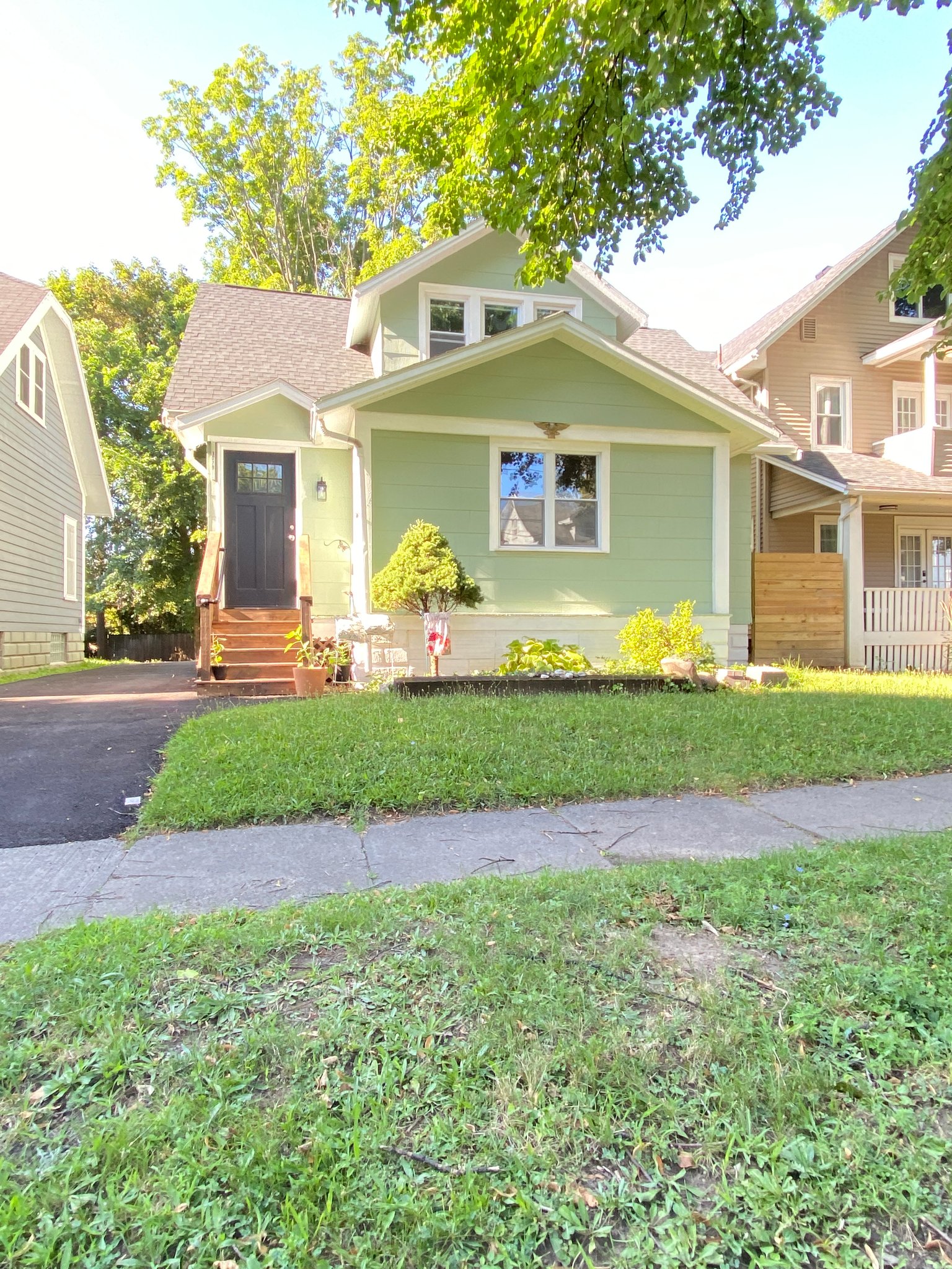 Rochester House: 1079 Garson Ave