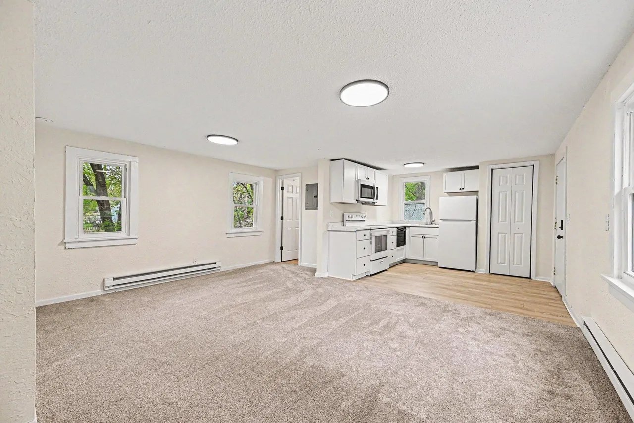 Saint Paul Apartment: 85 Juniper St