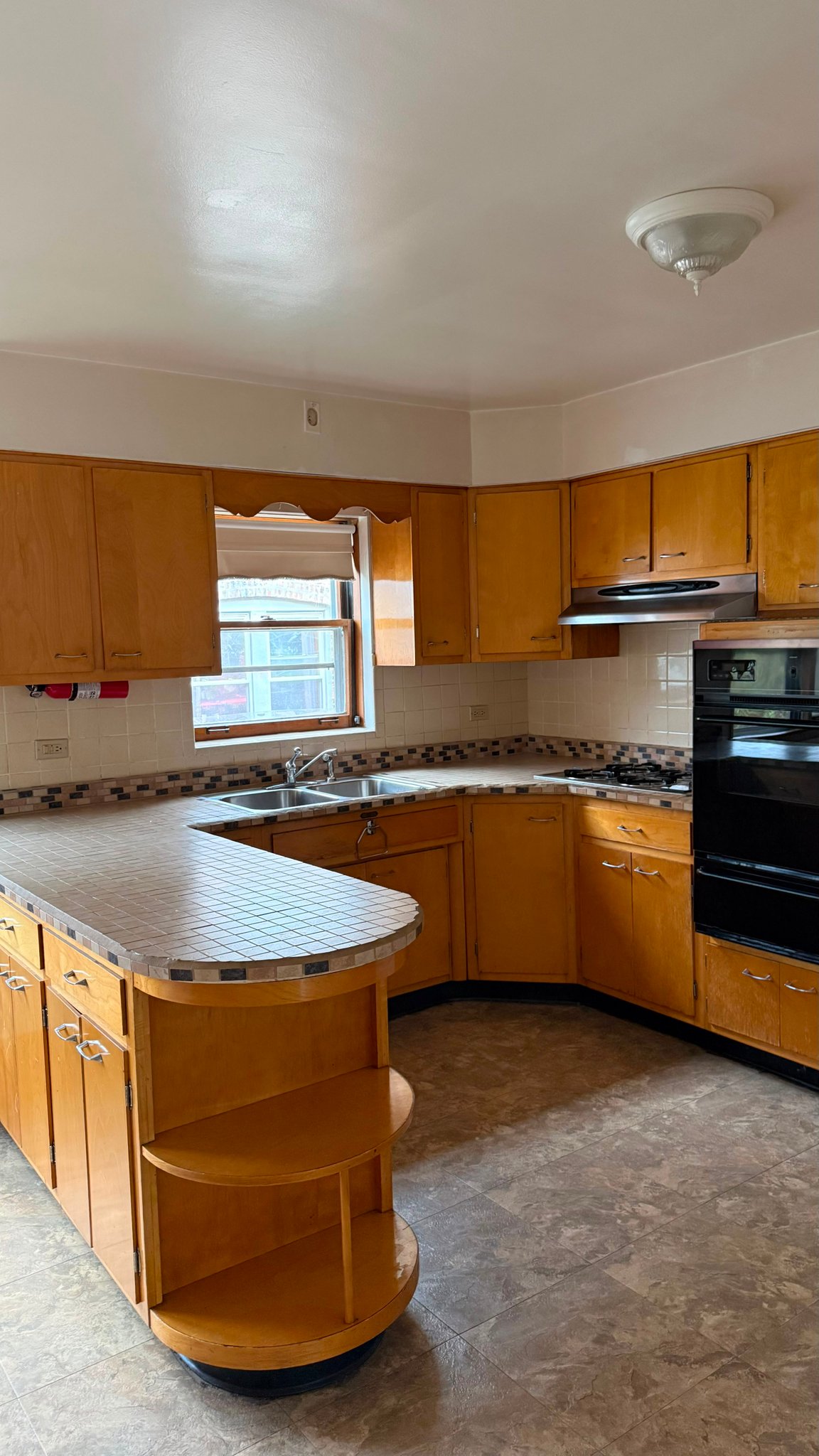 Elmwood Park Apartment: 2555 N Nordica Ave,