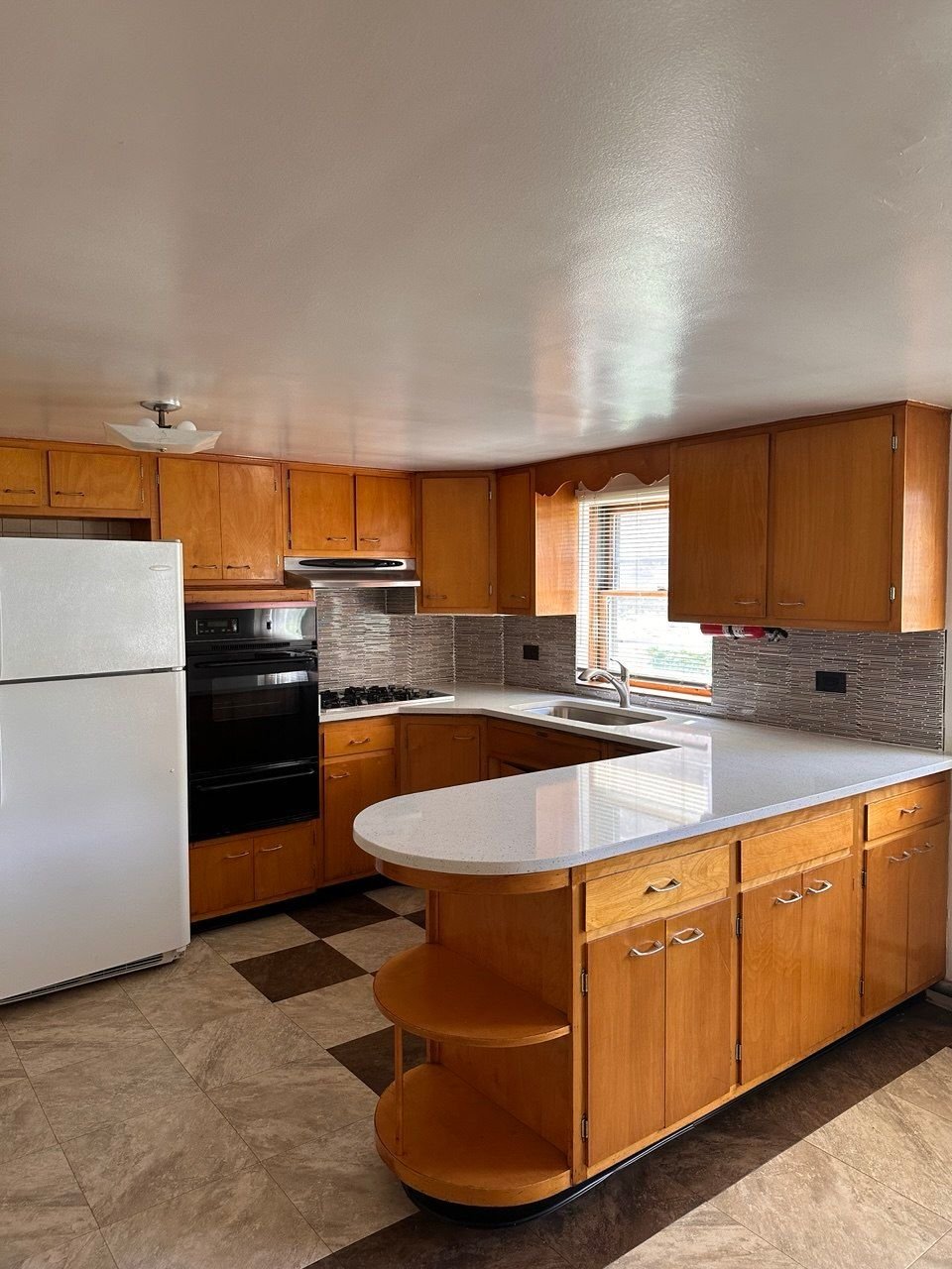 Elmwood Park Apartment: 2555 N Nordica Ave,